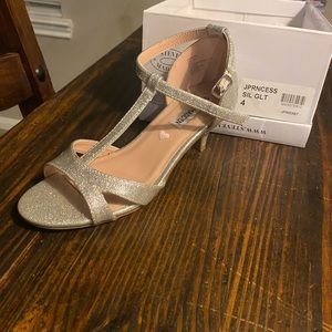 Girls Steve Madden Silver Size 4
